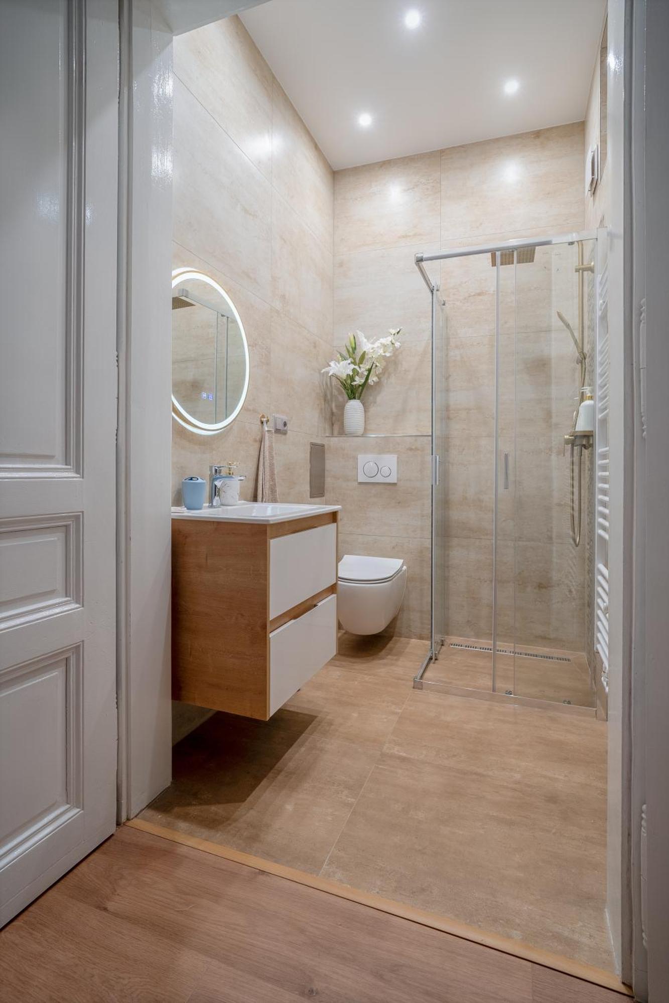 Prekrasny 2bdr Na Praze 1 * Prague