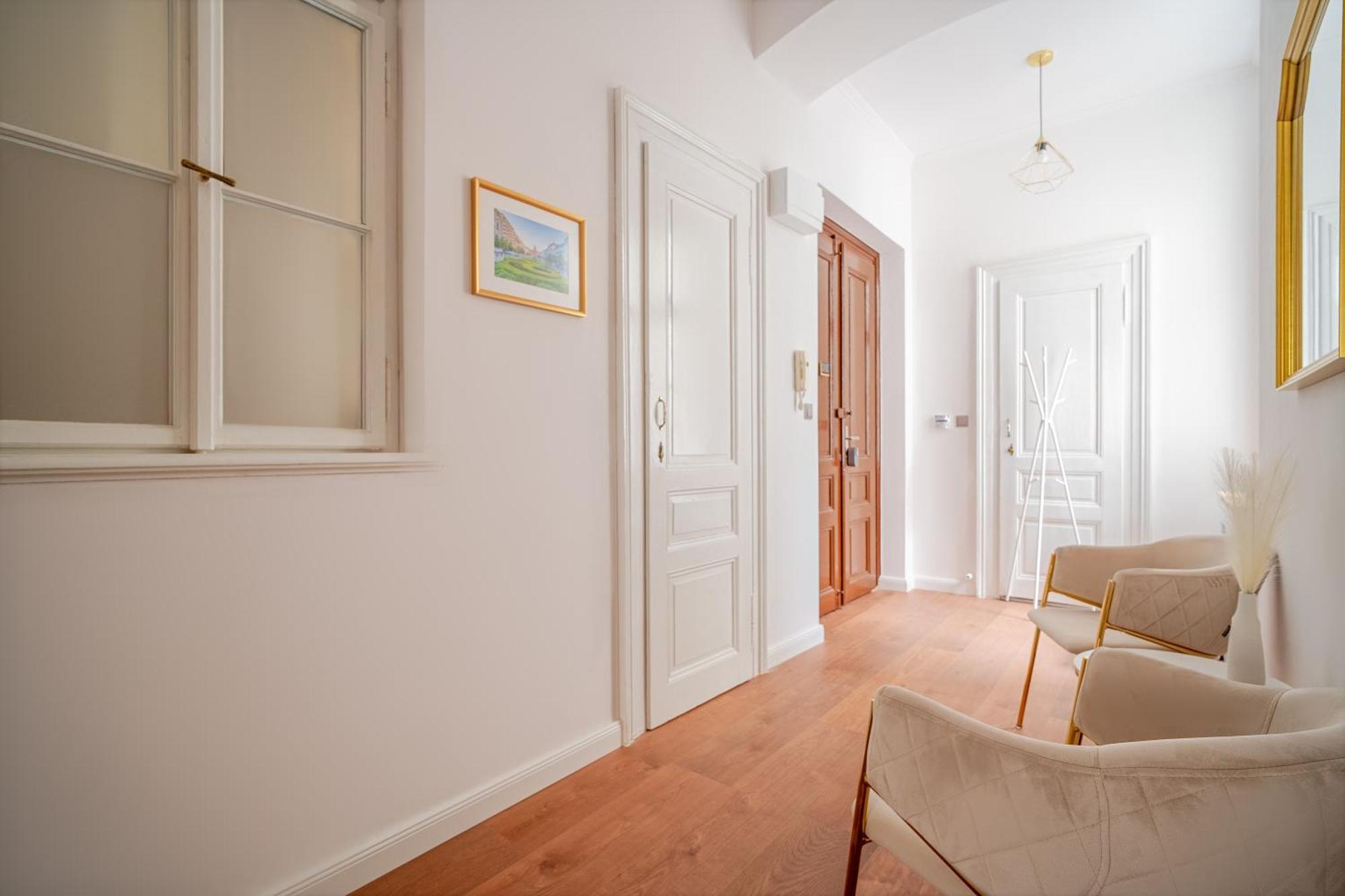 Prekrasny 2bdr Na Praze 1 * Prague
