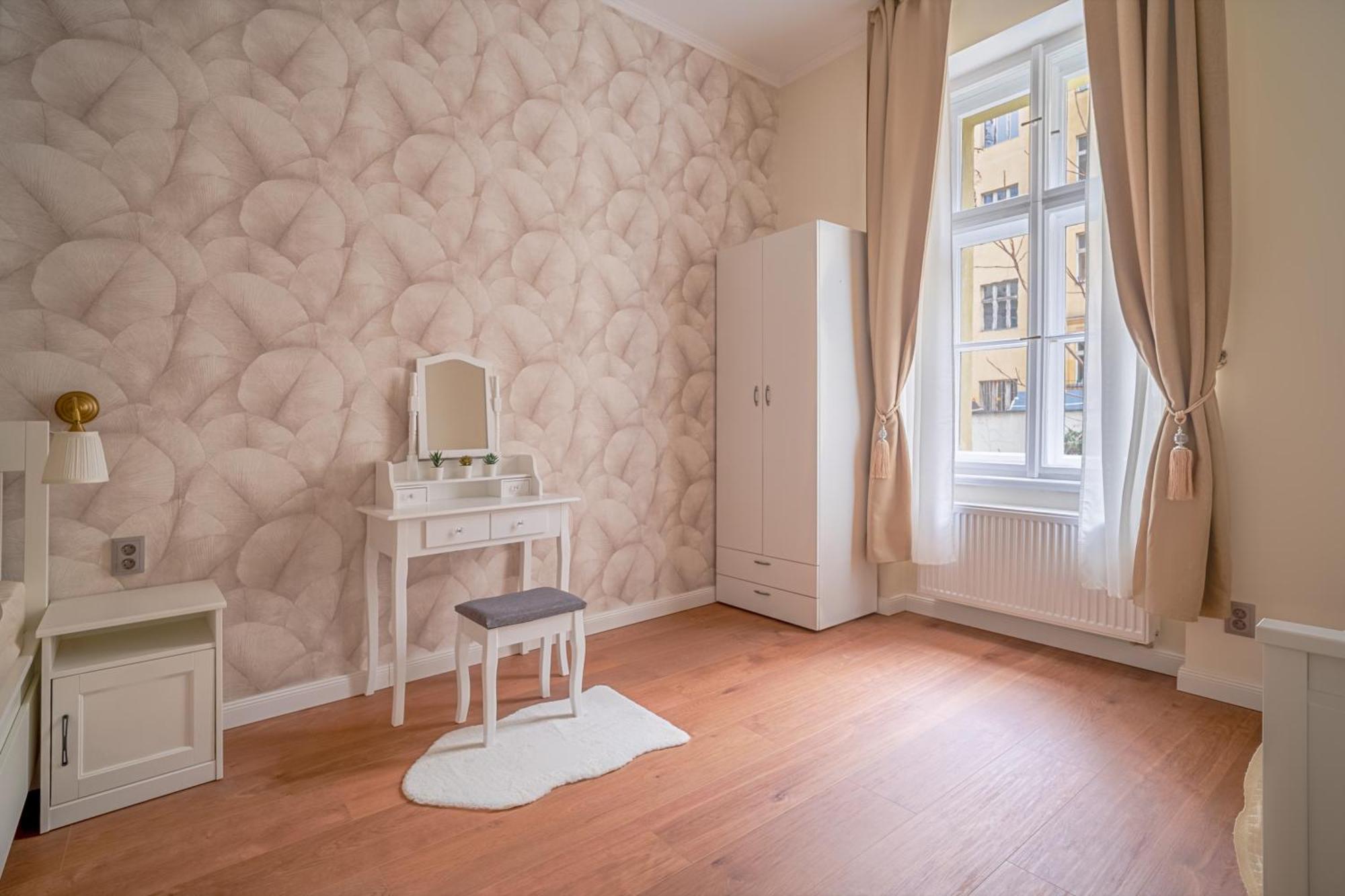 Prekrasny 2bdr Na Praze 1 Apartment *