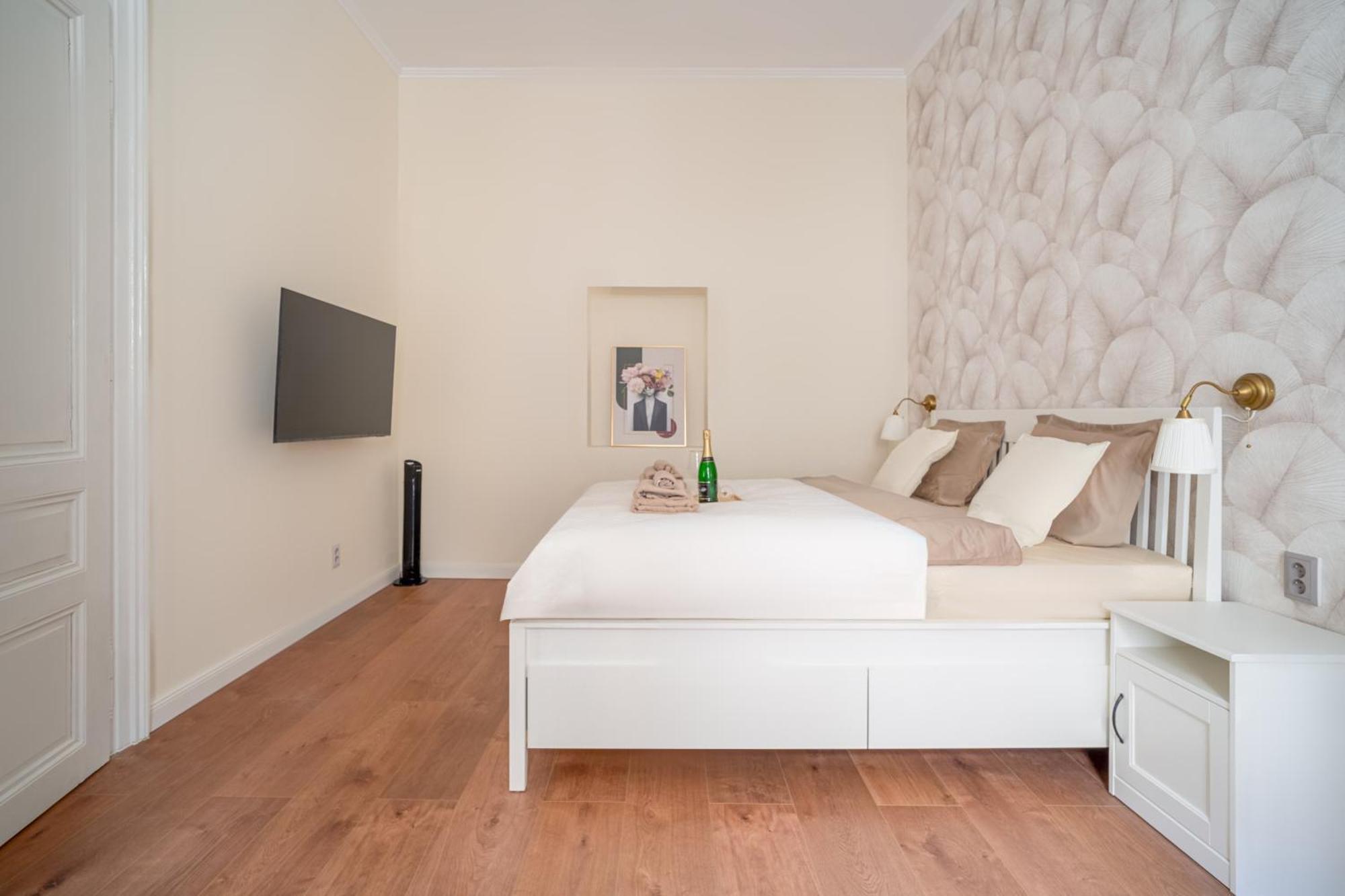 Prekrasny 2bdr Na Praze 1 Apartment *